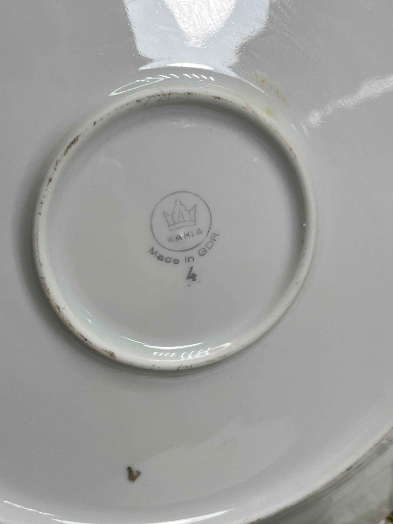 Блюдо "Мадонна (шишки)" Kahla GDR. Качественный фарфор, деколь, перламутр, позолота. Винтаж. Картинка 4